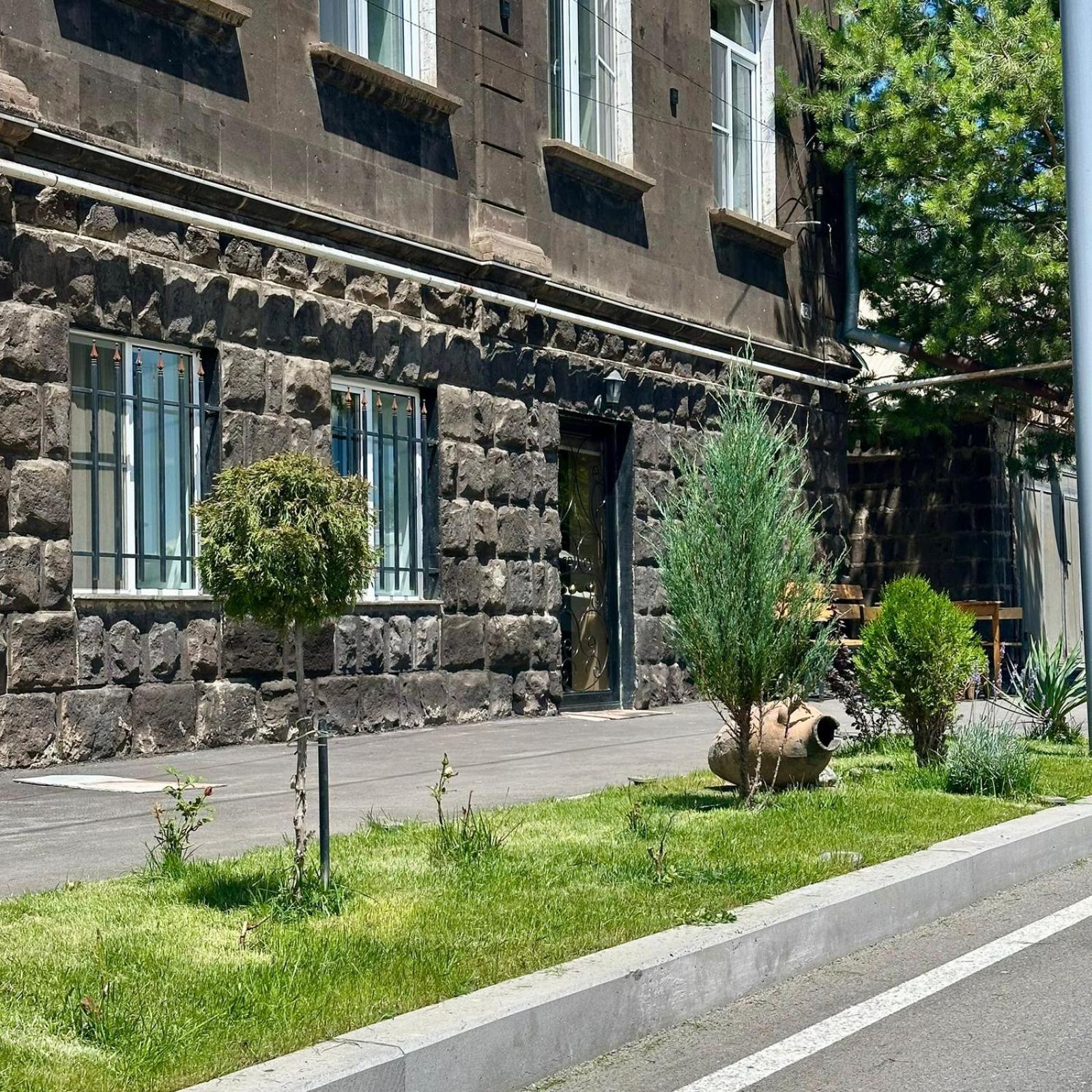 Eco House Apartman Gjoumri Kültér fotó